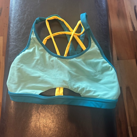 Adorable Tiger Friday Set!
Retro Flare Leggings & Golden Crop Top - Picture 6 of 8